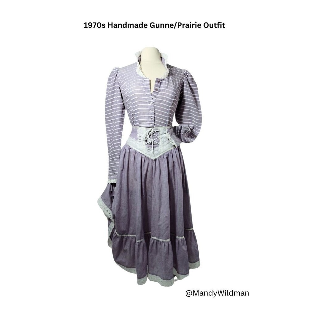 1970s womens purple outfit. Prairie style. Long sleeves, Corset front. RARE XXS.